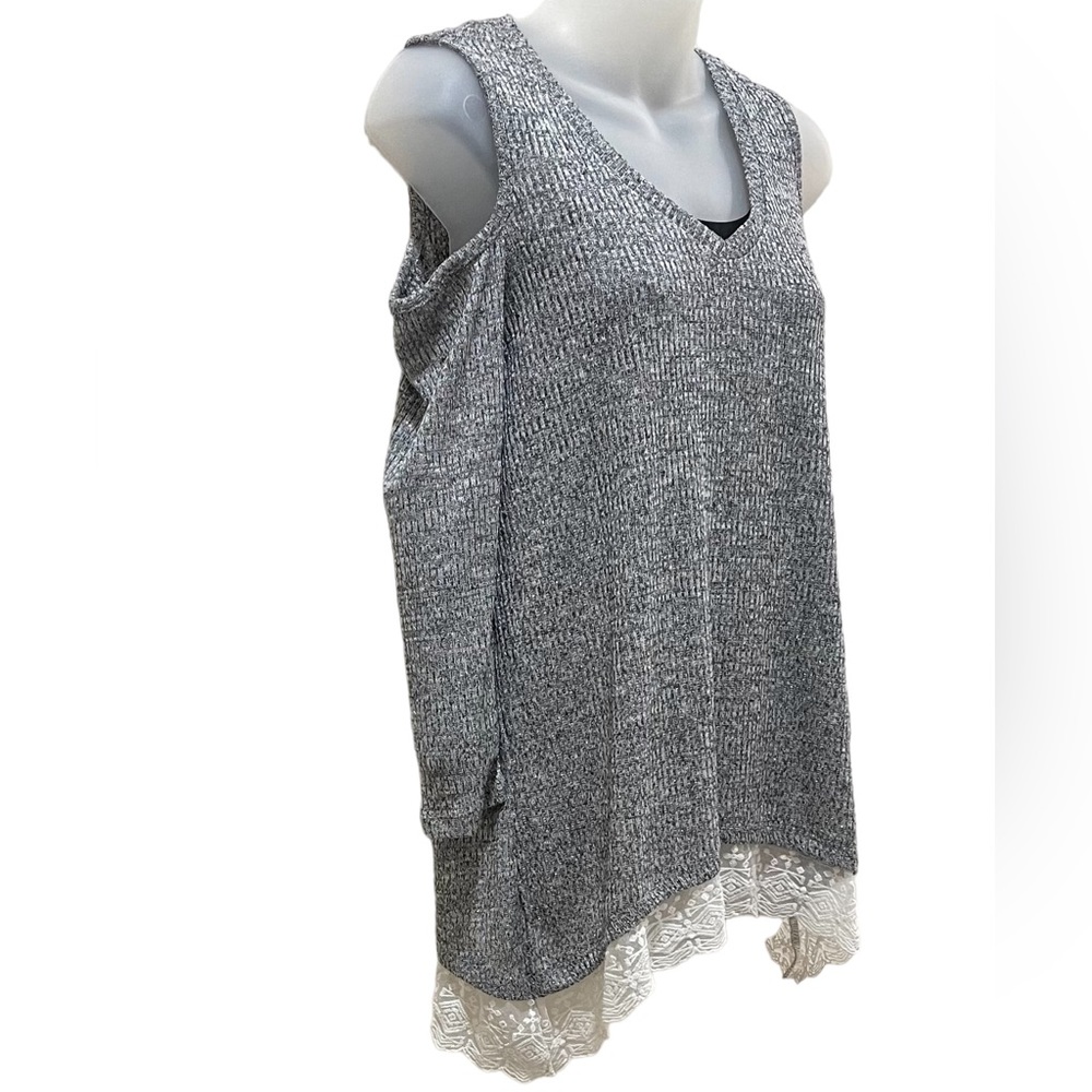 NWT ABSOLUTELY FAMOUS Light Sweater Top Cold Shoulder 3/4 Sleeve V-Neck SZ M